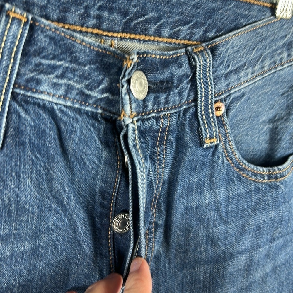 Levi’s 501 Button Fly Raw Hem Jeans Shorts Size 26 - Picture 7 of 8